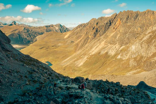 Navigating the Challenges of Maintaining Long-Distance Friendships